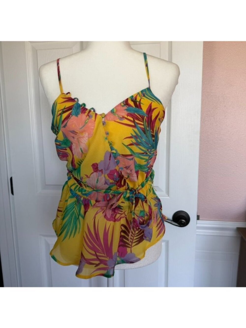 Boho Flowy Hawaiian Floral Cami Blouse Size Small NWOT Resortwear Coastal